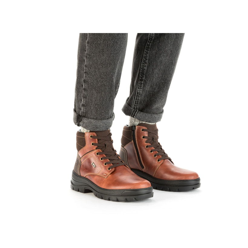 Bottes à lacets Rieker marron pour homme F5423-24 avec semelle Flip-Grip. Chaussure au pied.