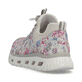Mehrfarbige Rieker Damen Slipper M6081-90 mit floralem Muster sowie Gummizug. Schuh von hinten.