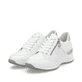 Weiße Rieker Damen Sneaker Low N4322-80 mit Reißverschluss sowie Komfortweite G. Schuhpaar seitlich schräg.