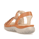 Nussbraune Rieker Damen Riemchensandalen 64878-24 mit einem Klettverschluss. Schuh von hinten.