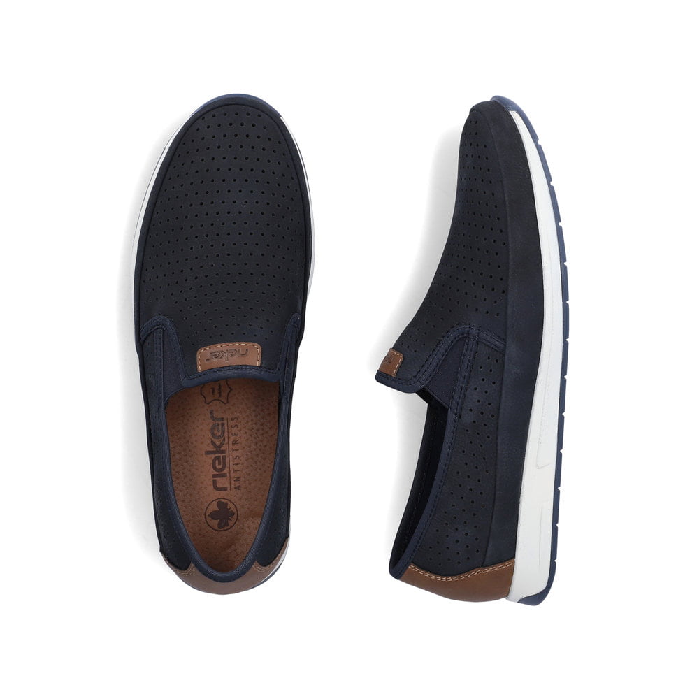 Blaue Rieker Herren Slipper 11955-14 aus Glattleder mit einem Gummizug. Schuh von oben, liegend.