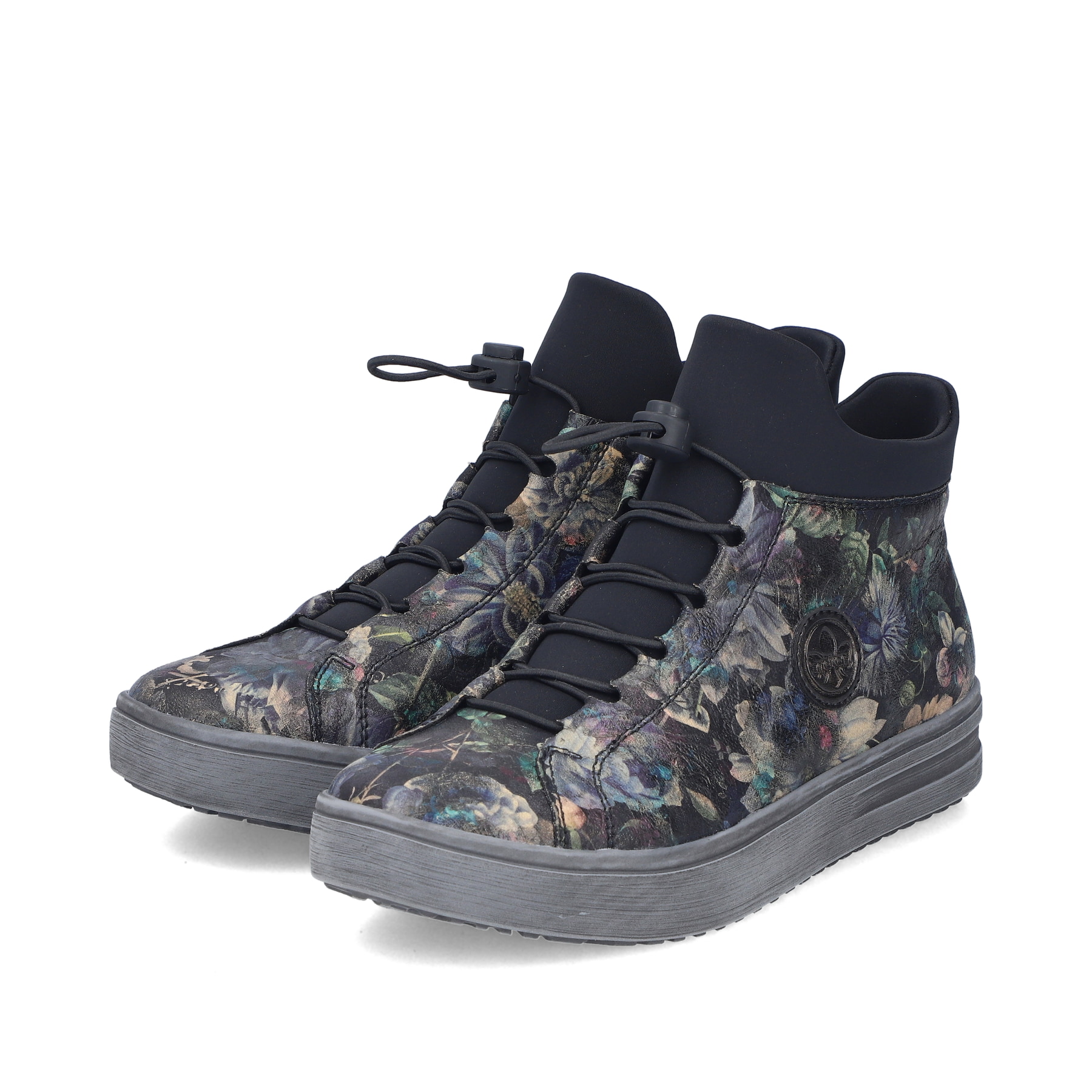 Graue Rieker Damen Kurzstiefel L2550-90 mit floralem Aufdruck. Schuhpaar seitlich schräg.