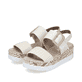 Beige vegane Rieker Keilsandaletten V3950-61 mit trendigen Schnalle. Schuhpaar seitlich schräg.