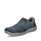 Blaue Rieker Herren Slipper 03550-14 mit einem Reißverschluss sowie Löcheroptik. Schuh seitlich schräg.