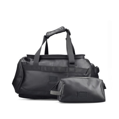 Rieker Reisetasche H5202-00 in Schwarz mit Reißverschluss, abnehmbarem Schultergurt und herausnehmbarer Innentasche. Vorderseite.