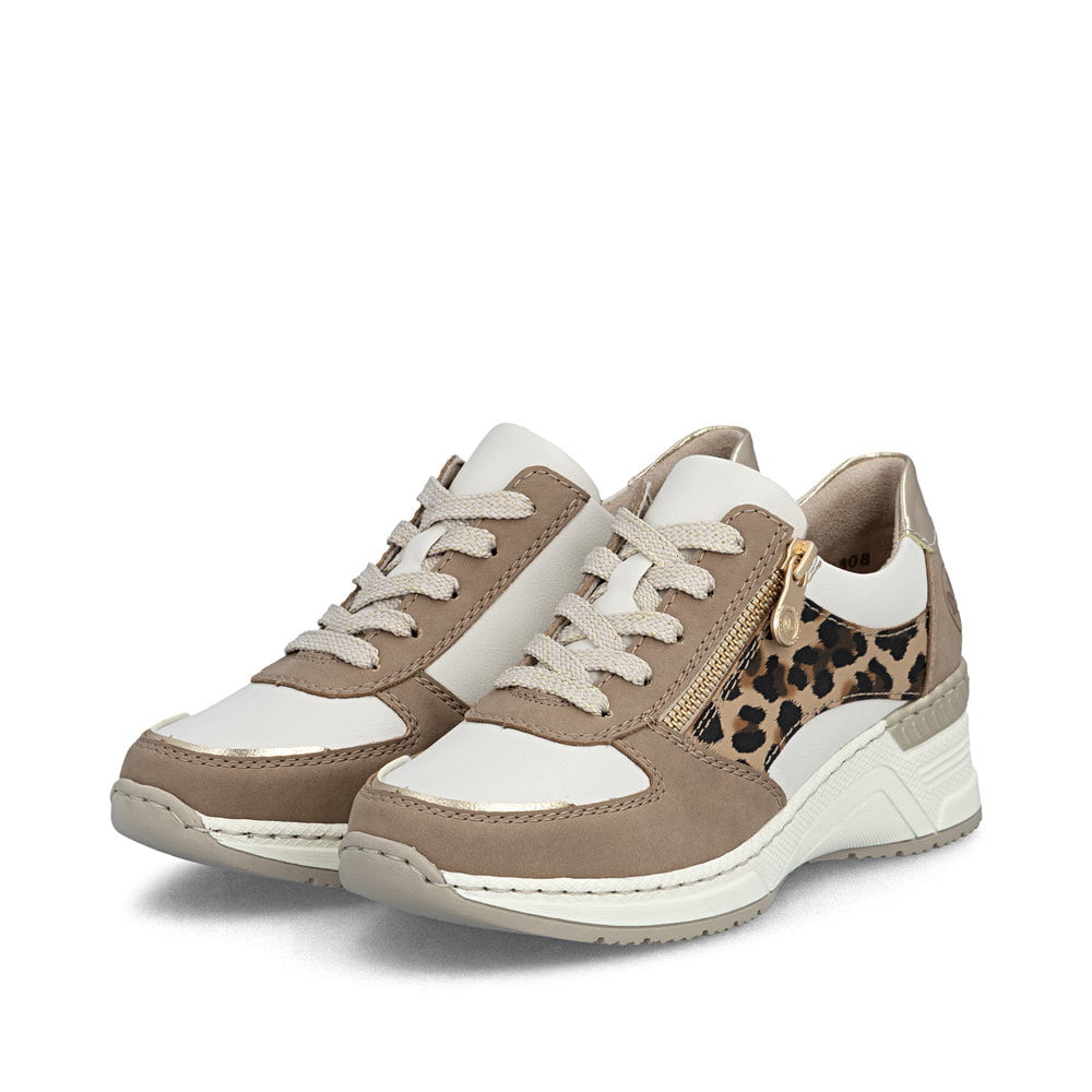Beige Rieker Damen Schnürschuhe N4308-64 mit angesagtem Animal-Print. Schuhpaar seitlich schräg.
