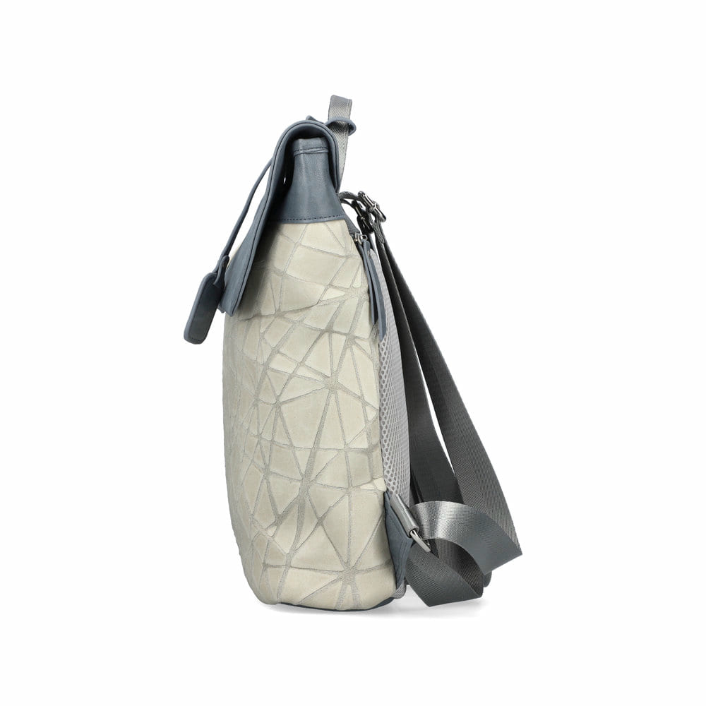 Rieker Rucksack H1386-13 in Blau mit Reißverschluss, diebstahlsicherem Rückenfach und Laptopfach. Linksseitig.