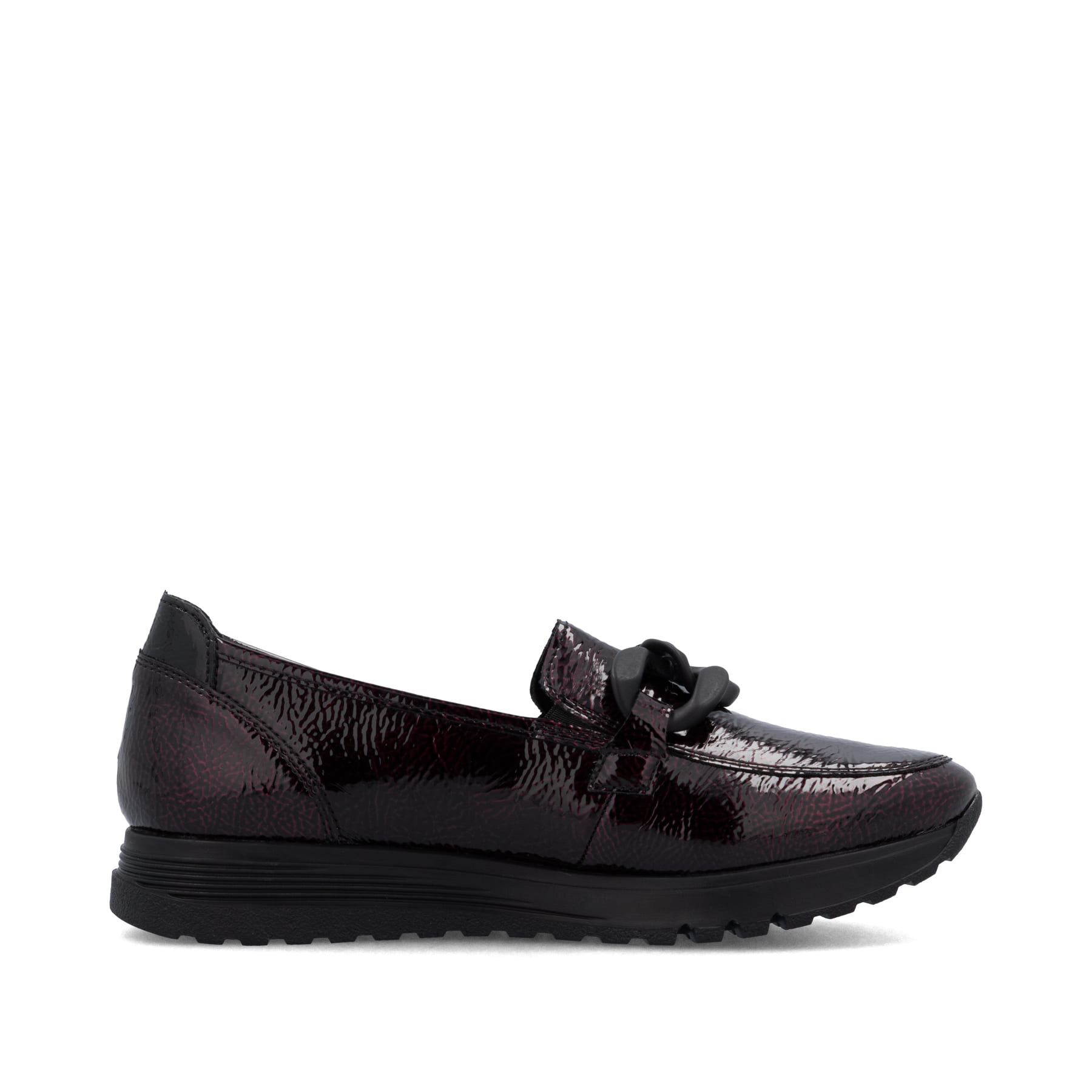Mocassins Rieker rouges pour femme 49051-35 avec chaîne décorative. Chaussure vue de l'arrière.