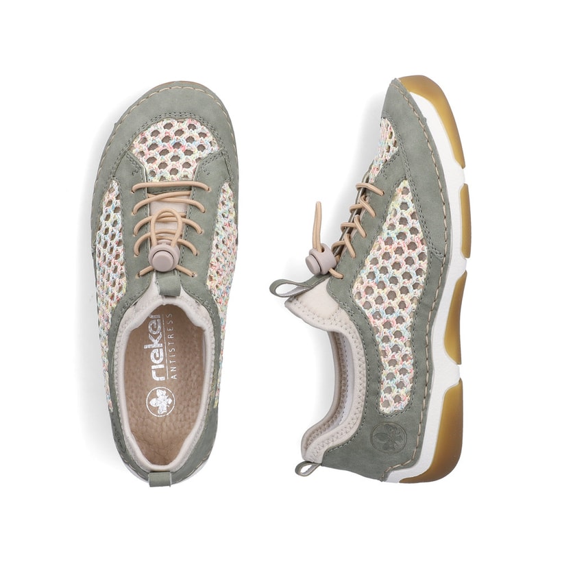 Grüne Rieker Damen Slipper 55960-52 mit Gummizug sowie extra weicher Decksohle. Schuh von oben, liegend.