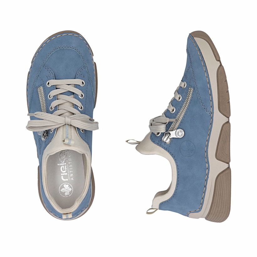 Blaue Rieker Damen Slipper 45973-14 mit Deko-Reißverschluss sowie einem Gummizug. Schuh von oben, liegend.