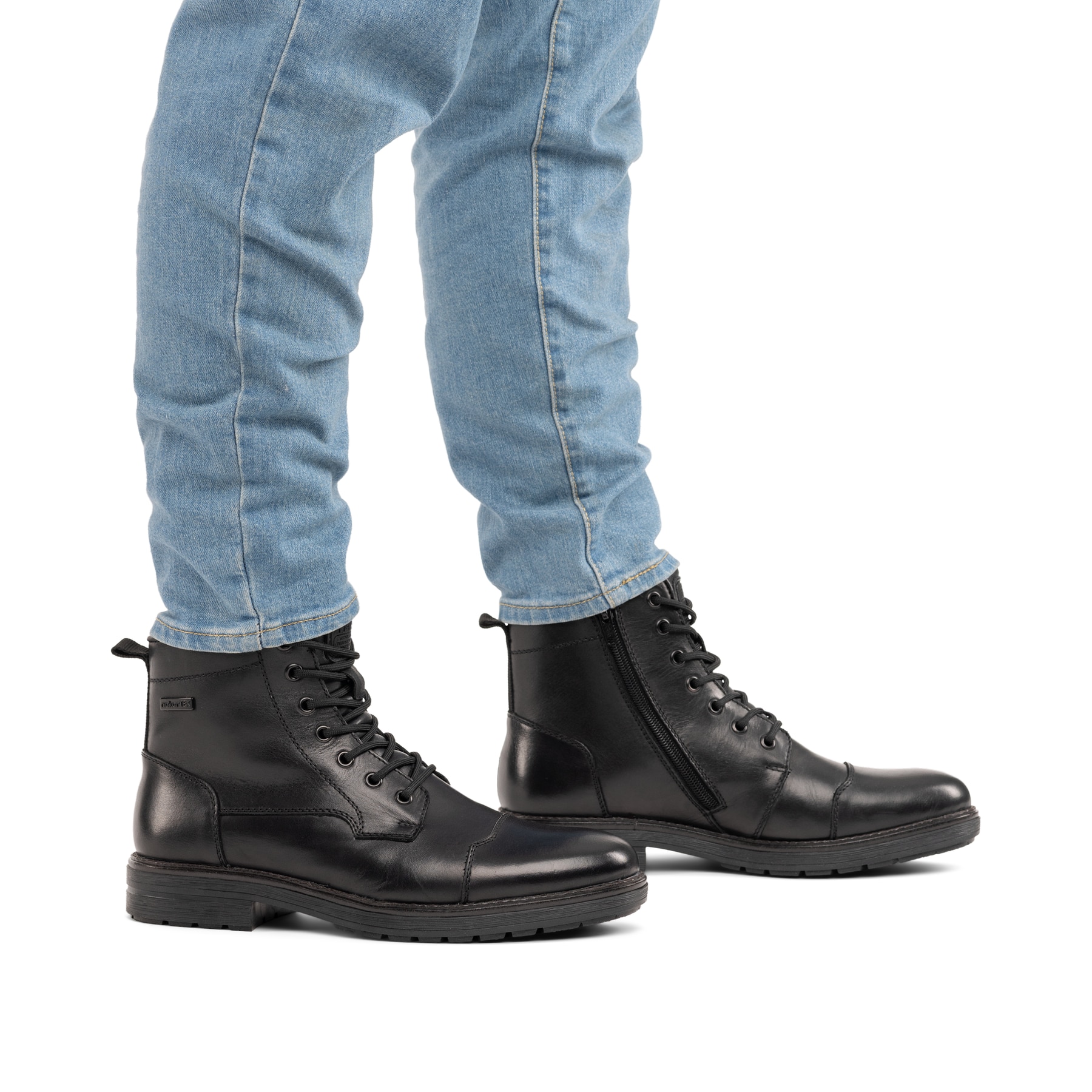 Schwarze Rieker Herren Schnürstiefel 33440-00 aus Glattleder. Schuh am Fuß.