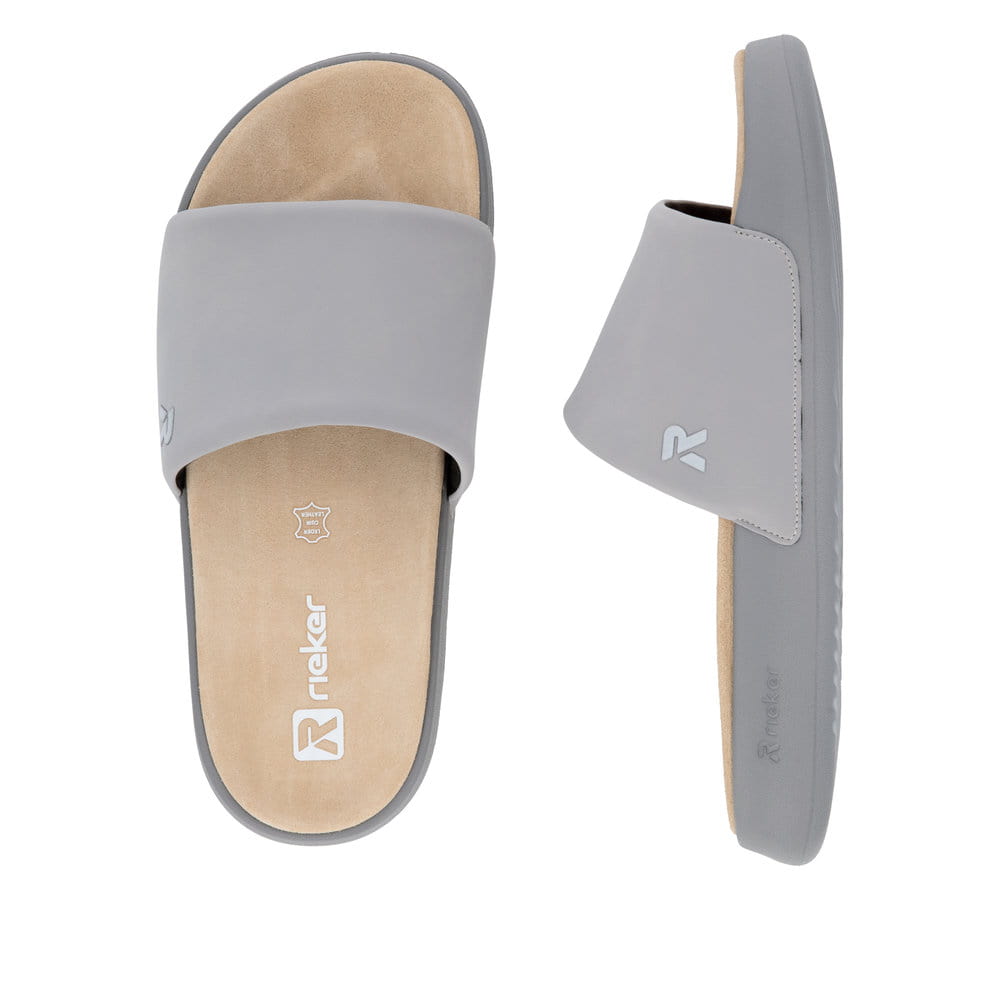 Graue Rieker Herren Pantoletten U3250-40 mit ultraleichter und dämpfender Sohle. Schuh von oben, liegend.