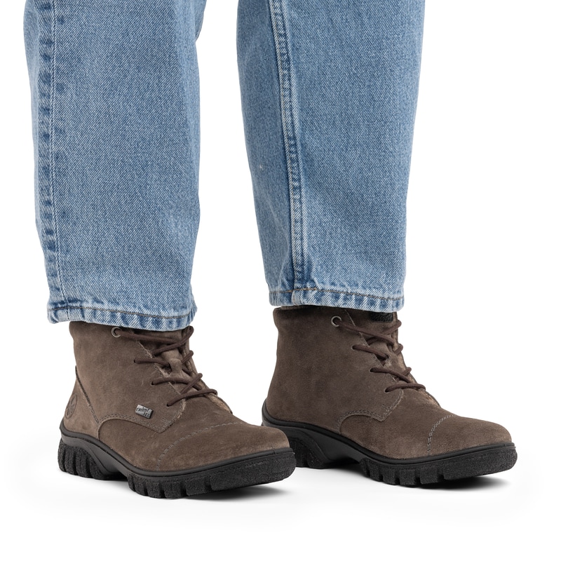 Dunkelgraue Rieker Damen Schnürstiefel Z7218-45 aus Rauleder. Schuh am Fuß.