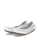 Weiße Rieker Ballerinas 41489-80 mit dekorativer Schleife sowie einem Gummizug. Schuhpaar seitlich schräg.