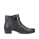 Bottines Rieker noires pour femme Y0783-00 avec chaîne décorative. Chaussure vue de l'arrière.