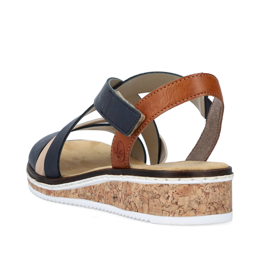 Sandales compensées Rieker bleues femme V3663-91 avec fermeture velcro. Chaussure vue de l'arrière.