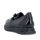 Dunkelblaue Rieker Damen Loafer 49051-14 mit Deko-Kette sowie einem Gummizug. Schuh von hinten.
