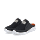Blaue Rieker Herren Clogs B7390-14 mit einem Gummizug sowie Komfortweite G 1/2. Schuhpaar seitlich schräg.