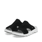 Schwarze waschbare Rieker Damen Pantoletten V8451-00 mit einem Gummizug. Schuhpaar seitlich schräg.