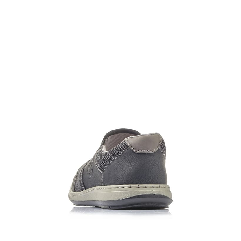 Schwarze Rieker Herren Slipper 17363-00 mit einem Gummizug sowie Extraweite H. Schuh von hinten.