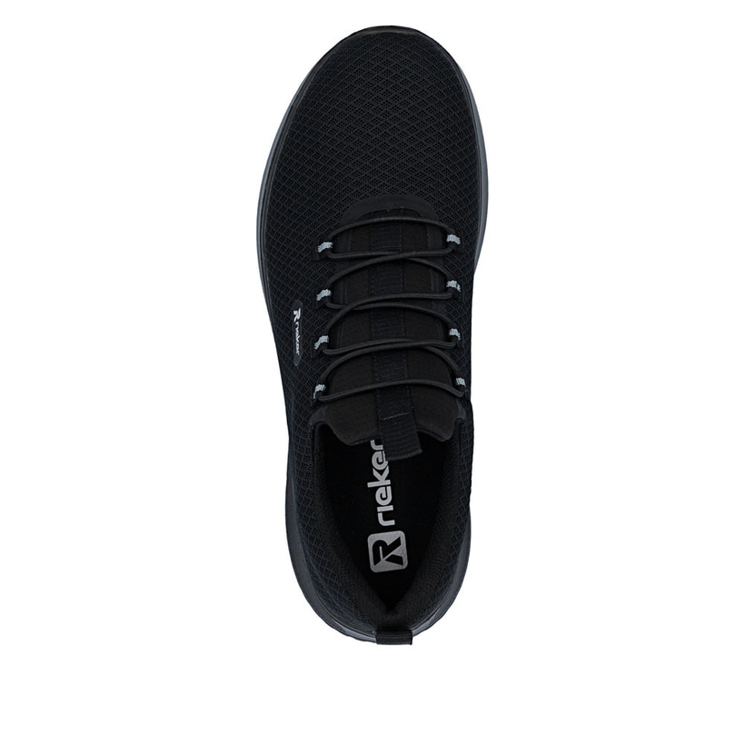 Schwarze Rieker Herren Slipper B9655-00 mit einem Gummizug sowie Komfortweite G. Schuh von oben.
