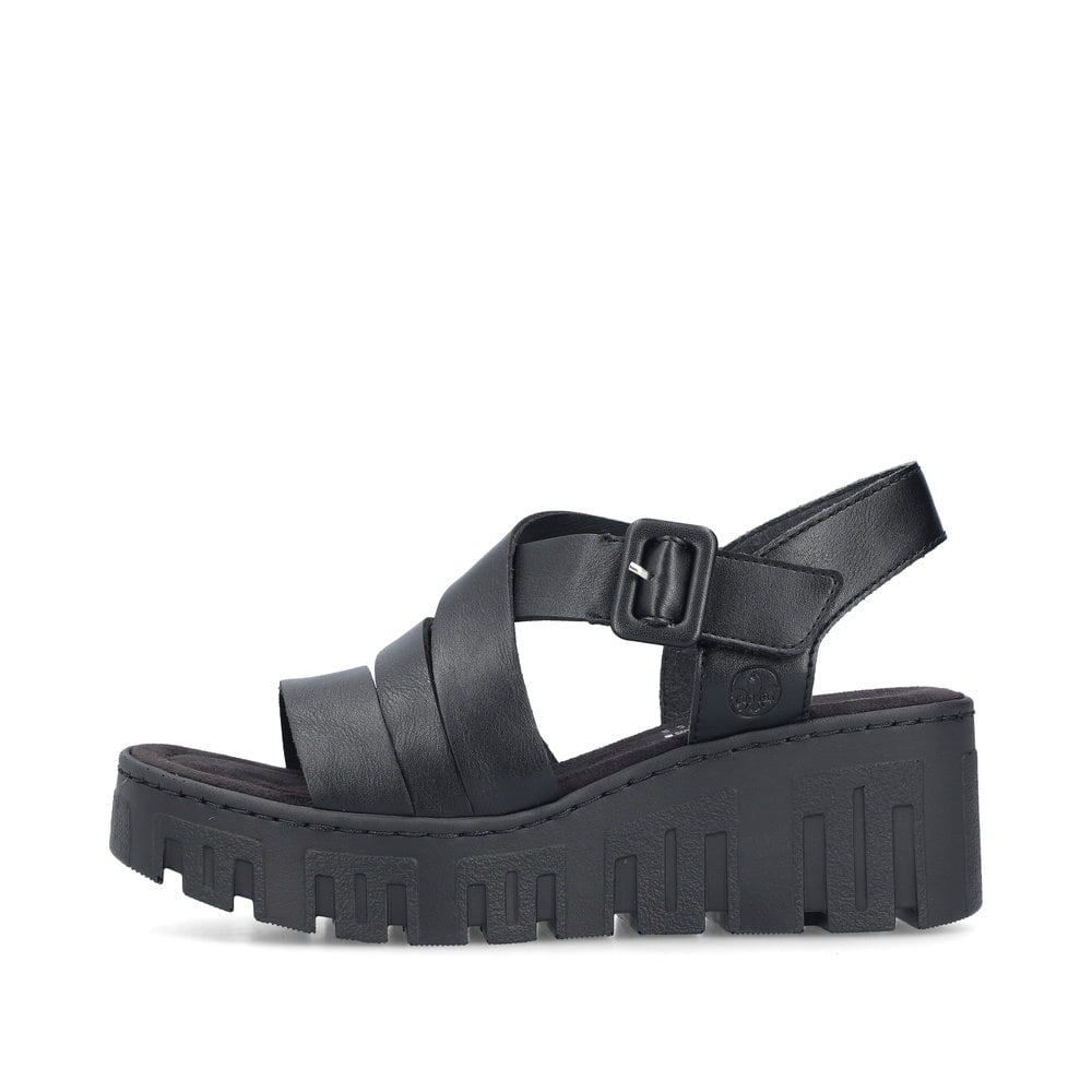 Schwarze Rieker Keilsandaletten 68063-00 mit trendiger Schnalle. Schuh Außenseite.