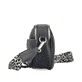 Sac Ã  main Rieker H1029-00 en noir avec fermeture éclair, poche pour téléphone portable et bandoulière amovibles. Porté.