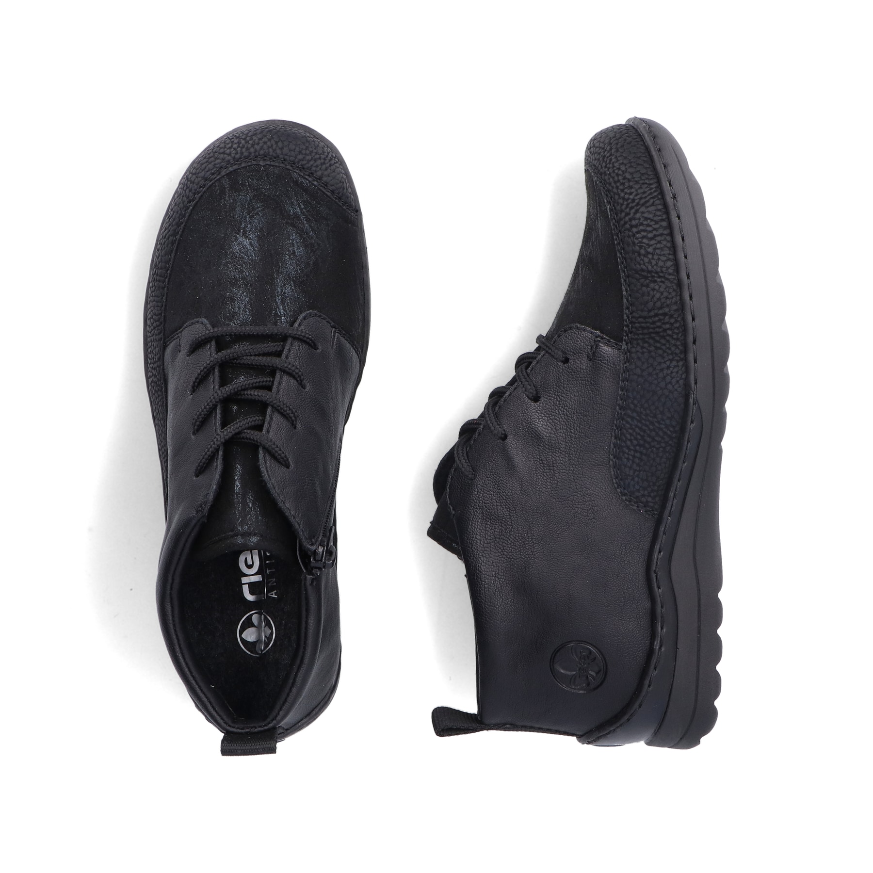 Schwarze Rieker Damen Schnürschuhe 48922-00 mit leichter und dämpfender Sohle. Schuh von oben, liegend.