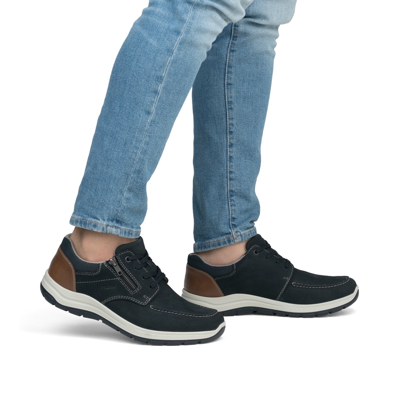 Blaue Rieker Herren Schnürschuhe 03603-14 mit moderner Spannnaht. Schuh am Fuß.