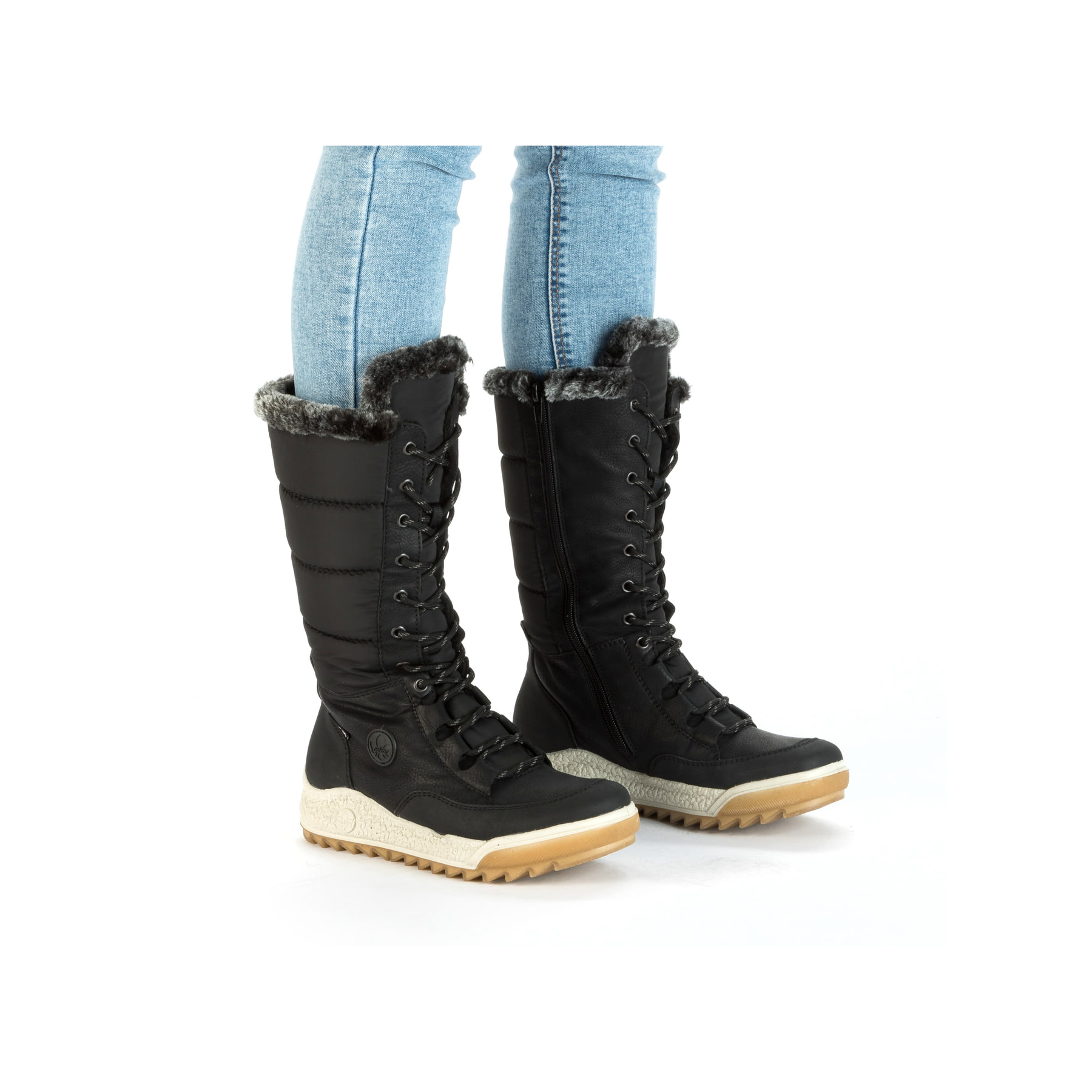 Bottes à lacets Rieker noires Y4760-00 avec membrane Rieker TEX hydrofuge. Chaussure au pied.