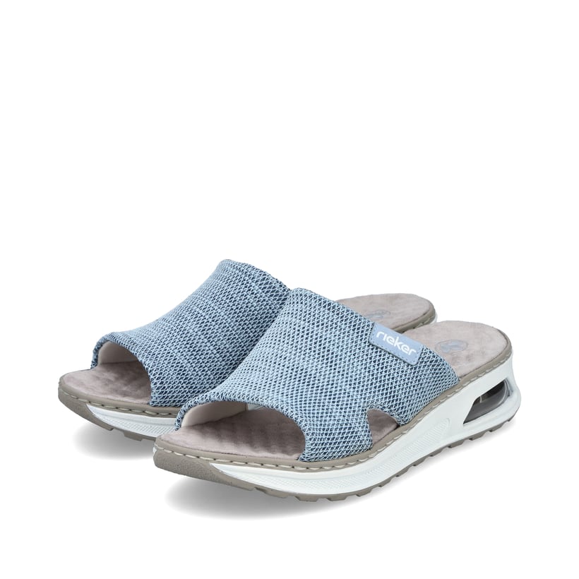 Blaue vegane Rieker Damen Pantoletten 65651-12 mit Rieker Air Sohlenfenster. Schuhpaar seitlich schräg.
