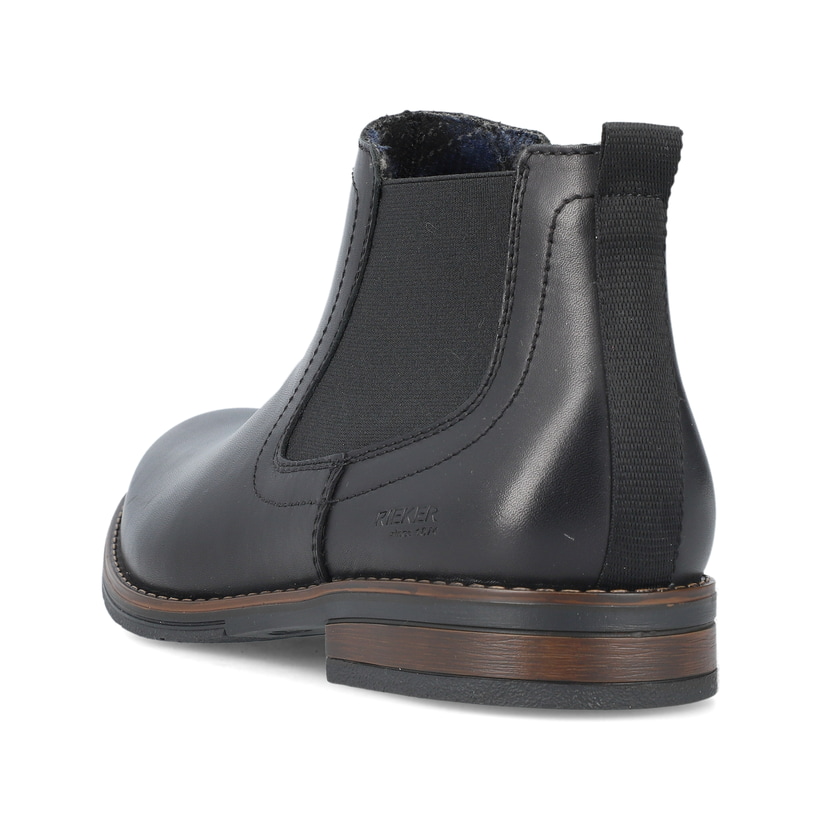 Nachtschwarze Rieker Herren Chelsea Boots 10374-00 mit einer robusten Profilsohle. Schuh von hinten