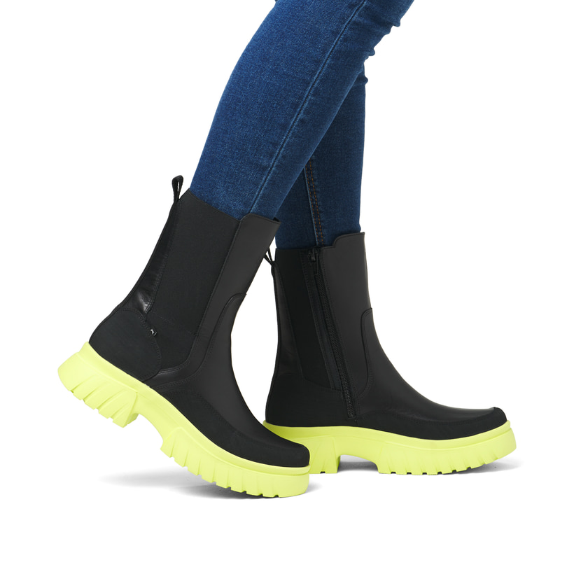 Chelsea Boots  Rieker noires pour femmes W1872-00 avec semelle ultra-légère. Chaussure au pied.