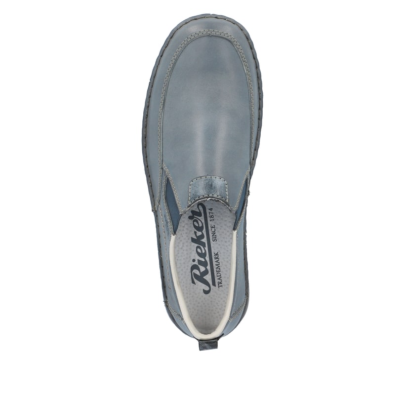 Blaue Rieker Herren Slipper 05450-12 mit Elastikeinsatz sowie braunen Ziernähten. Schuh von oben.