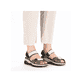 Grüne Rieker Damen Trekkingsandalen 67651-54 mit Rieker Air Sohlenfenster. Schuh am Fuß.