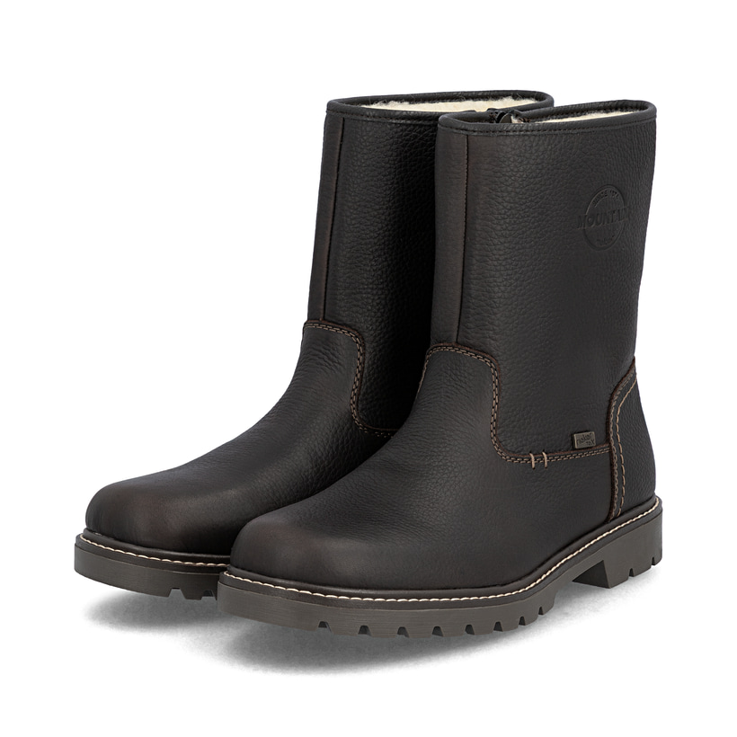 Schwarzbraune Rieker Herren Kurzstiefel 39870-25 mit griffiger Fiber-Grip Sohle. Schuhpaar seitlich schräg.