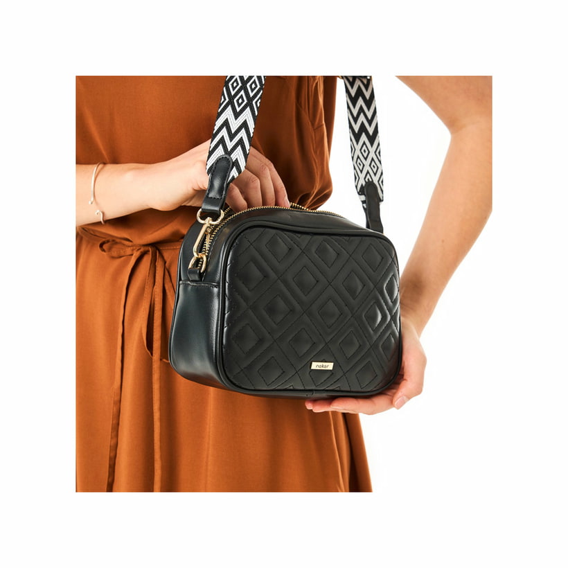Rieker Handtasche H1500-00 in Schwarz mit Steppoptik im Rautenmuster und Reißverschluss. Getragen.