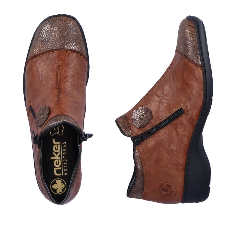 Braune Rieker Damen Kurzstiefel 58388-22 aus Glattleder mit Leo-Print. Schuh von oben, liegend.