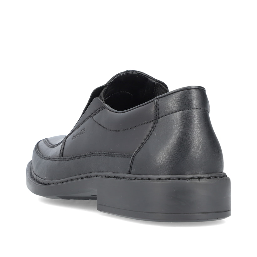 Schwarze Rieker Herren Slipper B0873-00 mit Elastikeinsatz sowie Extraweite H. Schuh Außenseite gespiegelt.