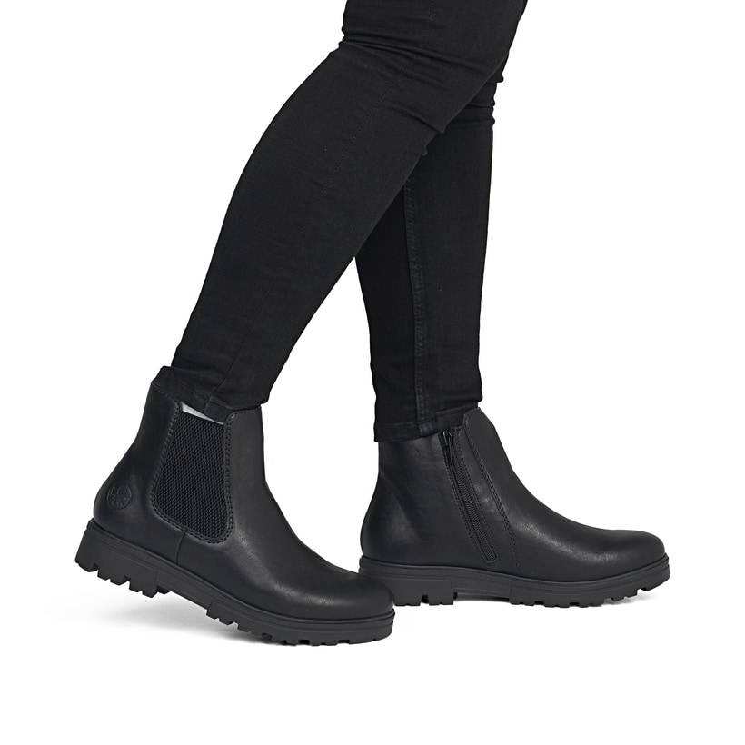 Chelsea Boots Rieker noires pour femmes 43072-00 avec fermeture éclair. Chaussure au pied.