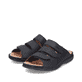 Schwarzgraue Rieker Herren Pantoletten 25569-00 mit einem Klettverschluss. Schuhpaar seitlich schräg.
