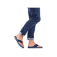 Marineblaue Rieker Herren Zehentrenner 21280-14 mit roter Sticknaht. Schuh am Fuß.