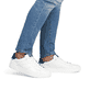Weiße Rieker Herren Sneaker Low U0704-80 mit einer Schnürung. Schuh am Fuß.