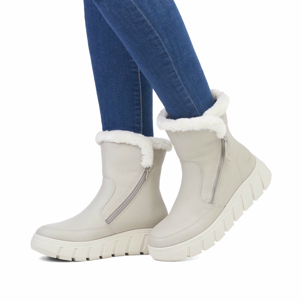 Braunbeige Rieker Damen Stiefeletten Y2594-20 mit Reißverschluss sowie Blockabsatz. Schuh Innenseite