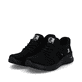 Mocassins Rieker noirs femmes M8550-00 avec membrane RiekerTEX hydrofuge. Chaussures inclinées sur le côté.