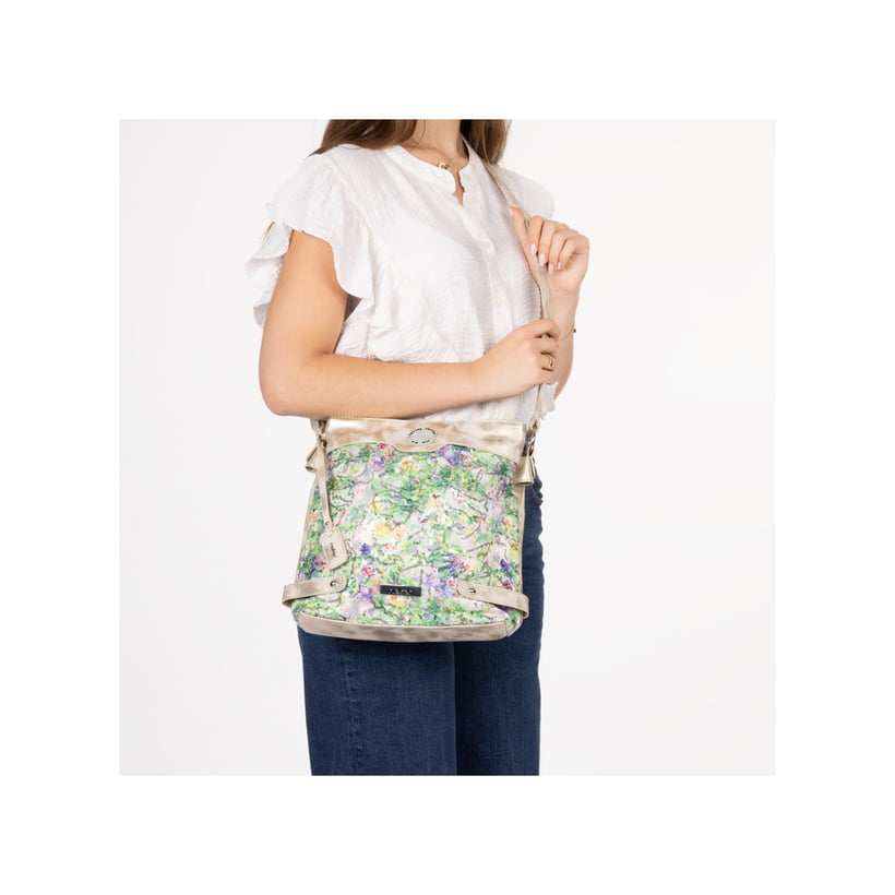 Sac à main Rieker H1304-90 vert brodé de sequins, de détails argentés et de fermeture éclair. Porté.