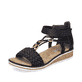 Nachtschwarze Rieker Keilsandaletten V3695-00 mit einem Klettverschluss. Schuh seitlich schräg.