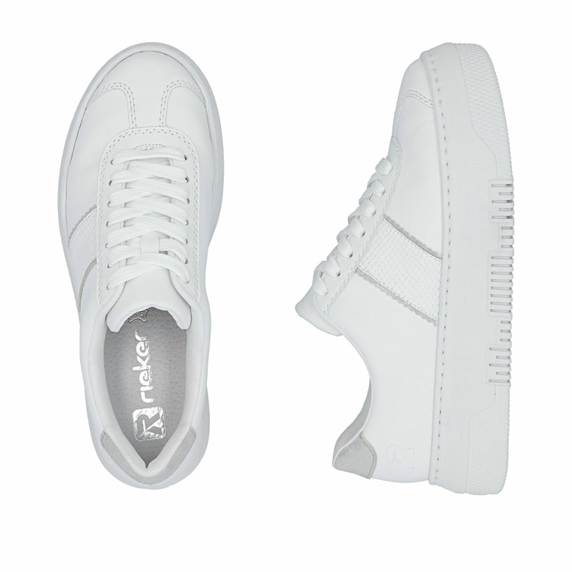 Baskets basses Rieker blanches pour femme M1910-80 avec lacets. Chaussure vue de dessus, couchée.