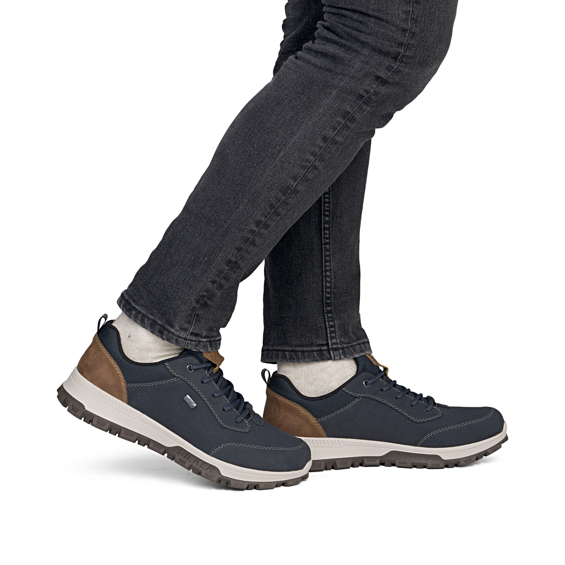 Chaussures à lacets Rieker bleues hommes 35503-14 avec membrane RiekerTEX. Chaussure au pied.
