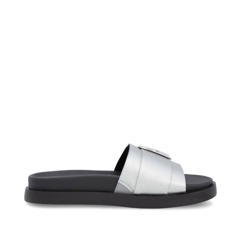 Silberne Rieker Damen Pantoletten W1453-90 mit Gummizug sowie trendigen Schnalle. Schuh Innenseite.